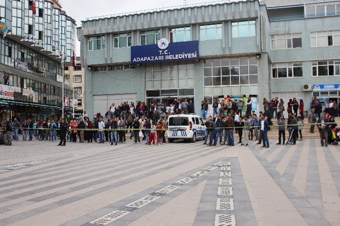 2 Arkadaş İş Merkezi Çatısına Çıkarak İntihara Kalkıştı