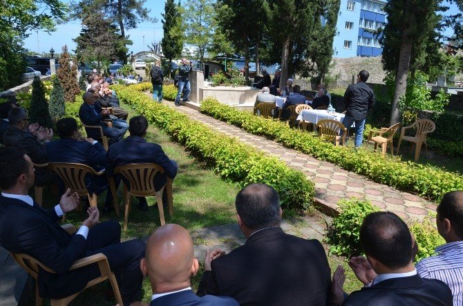 Başkan Hazinedar, Annesinin Anma Programına Katıldı