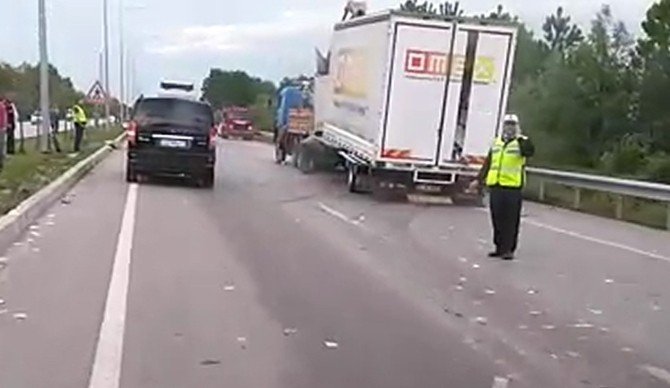İki Tır Çarpıştı, Trafik Felç Oldu