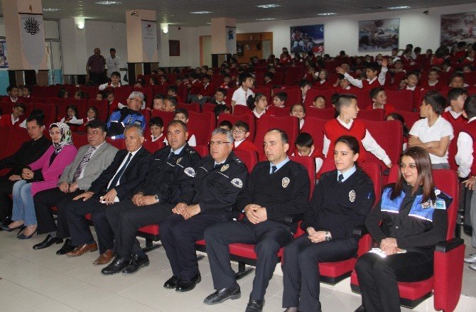 Öğrencilere Trafik Kuralları Anlatıldı