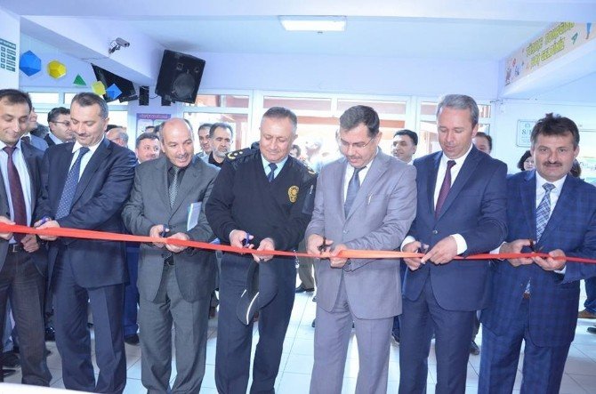 Mehmet Akif Ersoy Ortaokulu’nda ’Tübitak 4006 Bilim Fuarı’