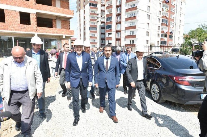 Başkan Hazinedar, Annesi Adına Yaptırdığı Okul İnşaatını İnceledi