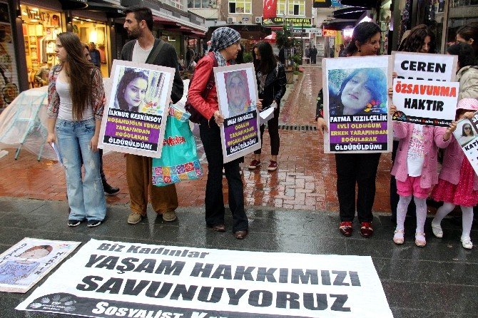 Kadın Cinayetleri Yağmur Altında Protesto Edildi