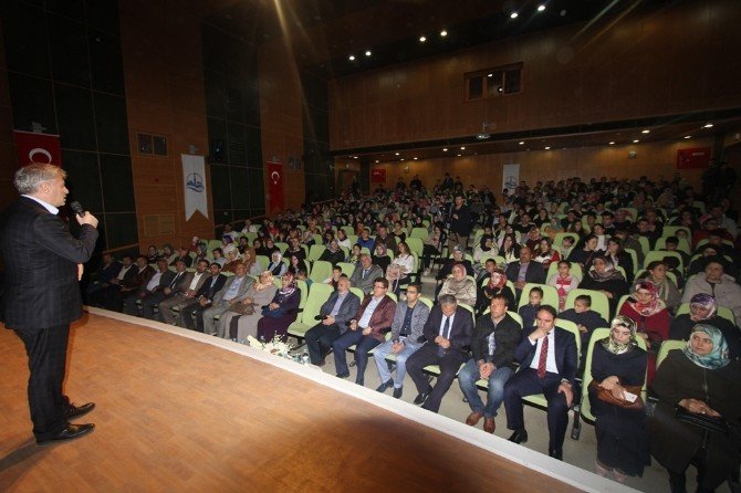Emin Ersoy’un Hayatını Konu Alan Oyun Gönüllere İşledi