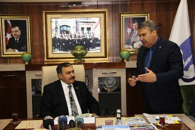 Bakan Eroğlu’ndan Yunusemre’ye 300 Bin Fidan Sözü