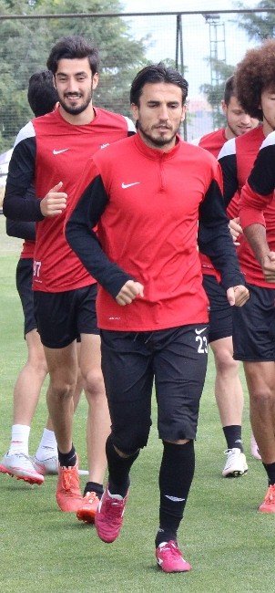 Denizlispor’lu Keçeli Futbol Bırakmaya Henüz Karar Vermediğini Söyledi