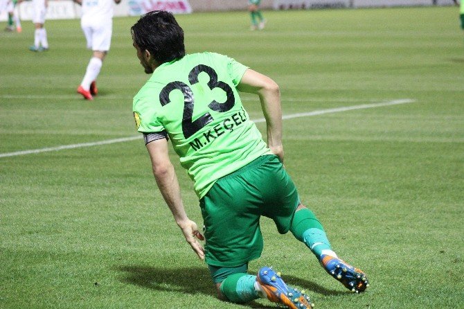 Denizlispor’lu Keçeli Futbol Bırakmaya Henüz Karar Vermediğini Söyledi