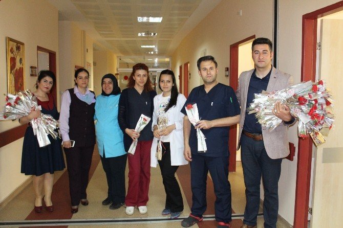 Sungurlu Belediyesi’nden Karanfilli Kutlama