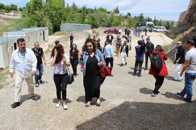 Çayda Çıra Film Ve Sanat Festivali’nin Ünlü Konukları Harput’u Gezdi