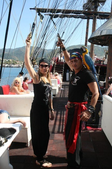 Avrupa’nın En Büyük Korsan Gemisi Yolcu Avına Çıktı