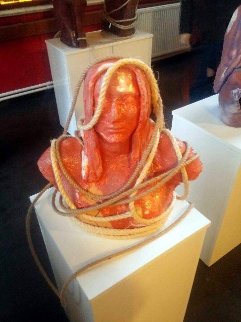Üniversite Öğrencisinin Rüyalardan Esinlenen Seramik Sergisi