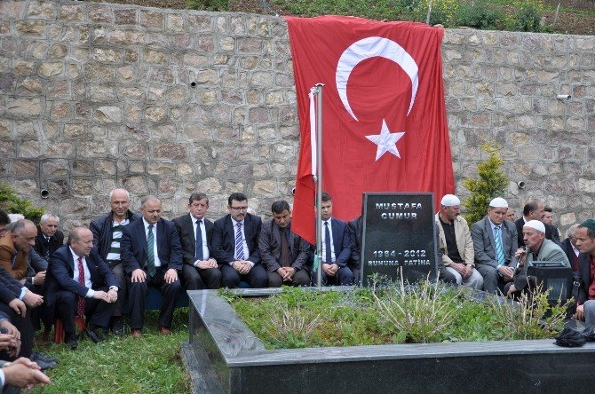 Eski Milletvekili Mustafa Cumur Mezarı Başında Dualarla Anıldı