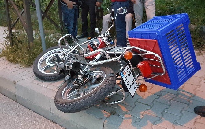 Otomobil Motosiklete Çarptı: 1 Yaralı