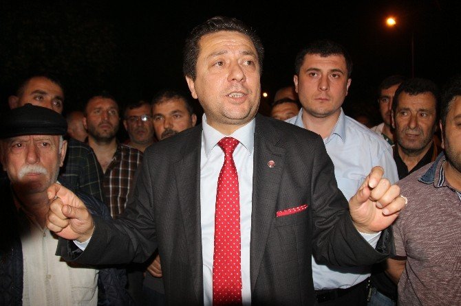 Servisçilerden ’Korsan’ Eylemi