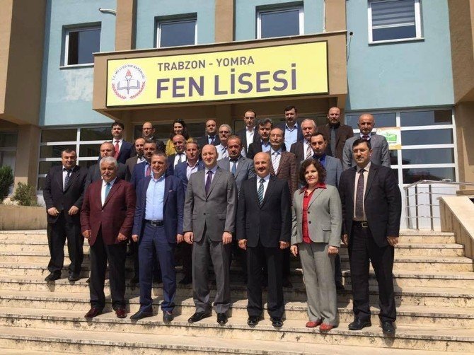 Yomra Milli Eğitim Müdürlüğü’nden Başkan Sağıroğlu’na Plaket