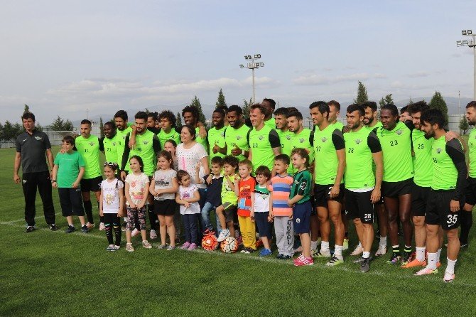 Akhisar Belediyespor’a Miniklerden Başarı Dileği