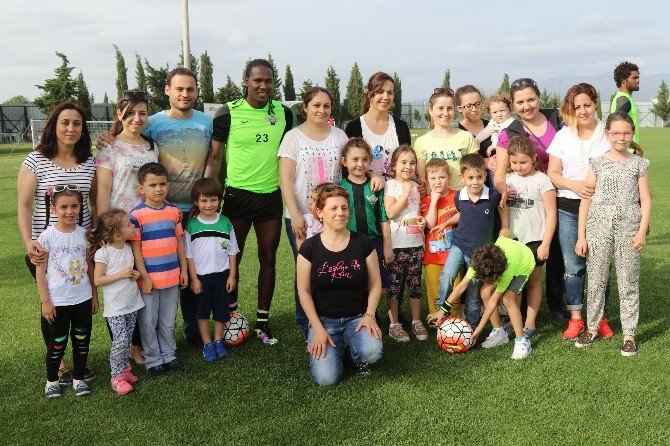Akhisar Belediyespor’a Miniklerden Başarı Dileği