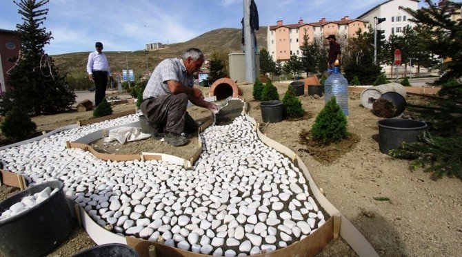 Kavşak Ve Orta Refüjlere Yeni İmaj