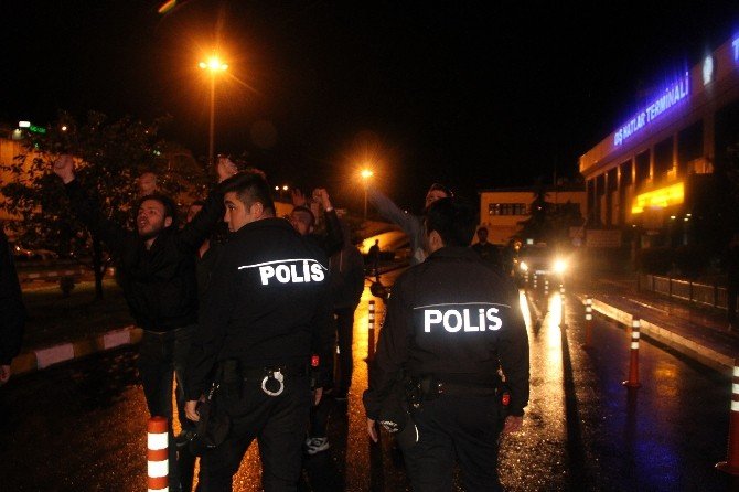 Taraftarlar Trabzonspor’u Protesto Etti.