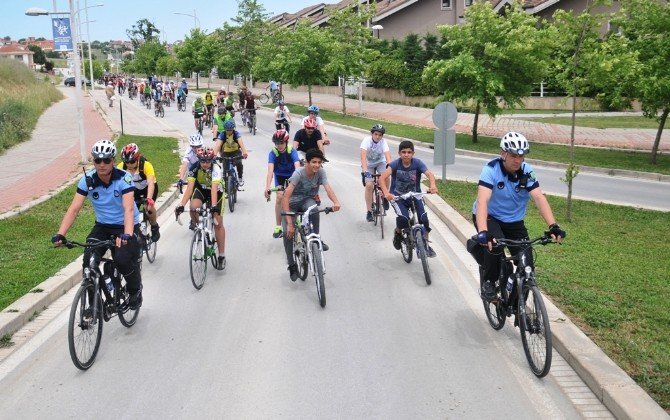Bisiklet Tutkunları Sağlık Ve Çevre İçin Pedal Çevirdi