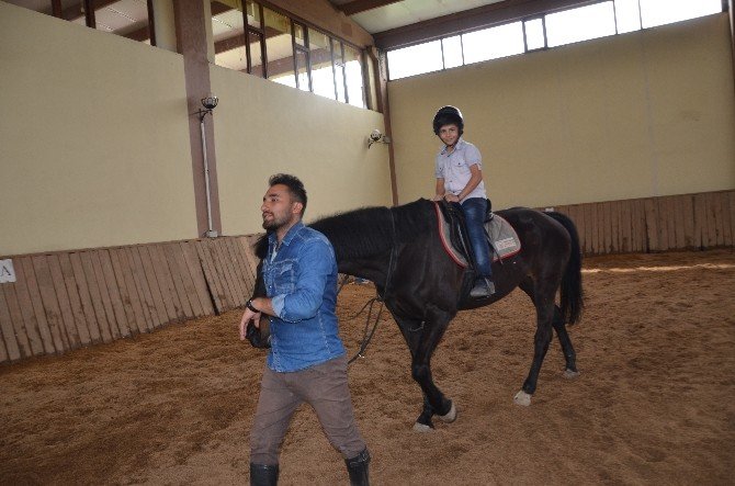 Hanönülü Öğrenciler İlk Kez Ata Bindi