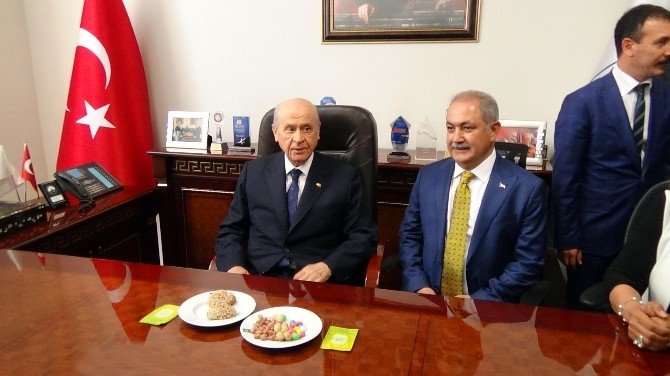 Devlet Bahçeli, Memleketi Osmaniye’de "Hareketin Lideri Devlet Bahçeli" Sloganlarıyla Karşılandı