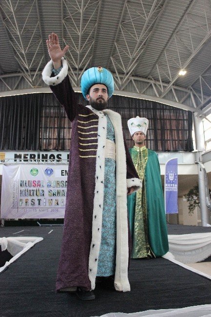 Şarkıcı Emrah’ın Oğlu Defilede Sultan Oldu
