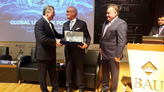 Samsun Büyükşehir Belediye Başkanı Yılmaz’a Onur Ödülü