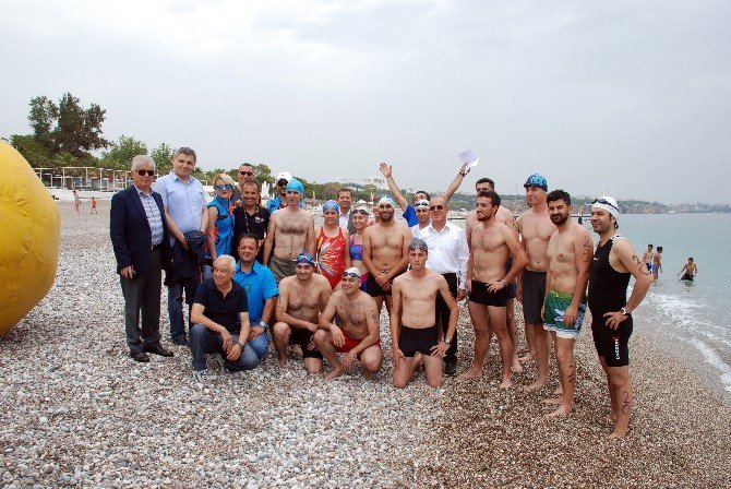 Antalyalılar “Halk Triatlonu”na Koştu