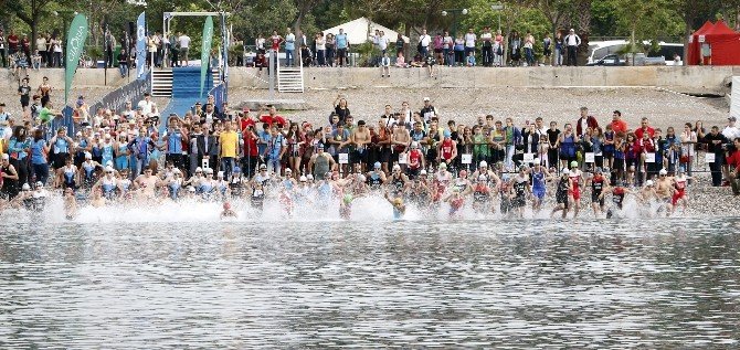 Antalya Triatlon Yarışları Rekor Katılımla Başladı