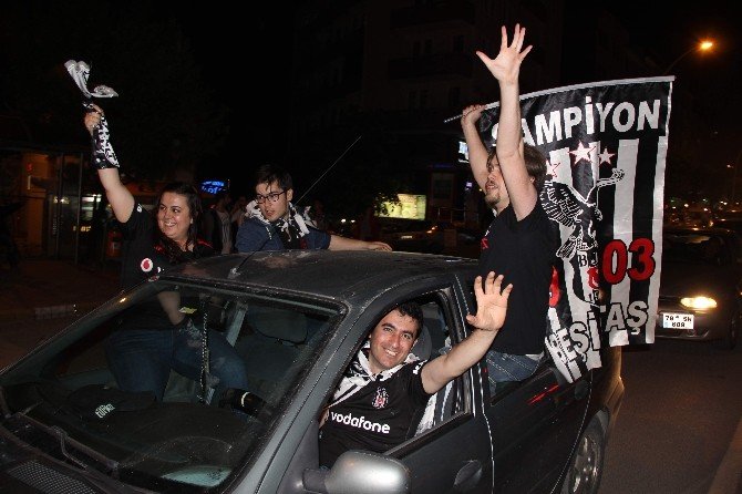 Karabük’te Beşiktaşlılar Sokağa Döküldü