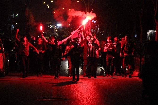 Karabük’te Beşiktaşlılar Sokağa Döküldü