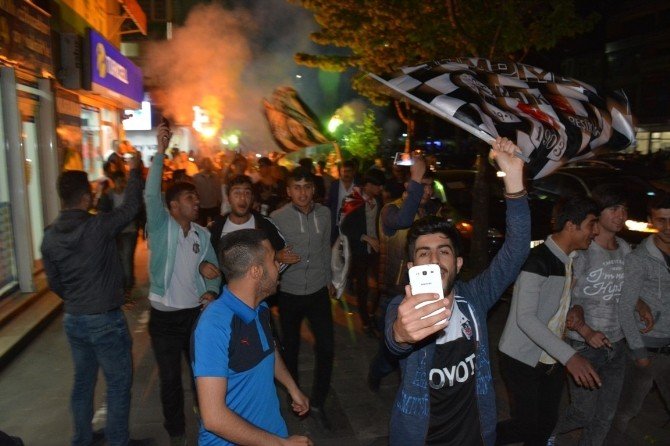 Bitlis’te Beşiktaş’ın Şampiyonluk Sevinci