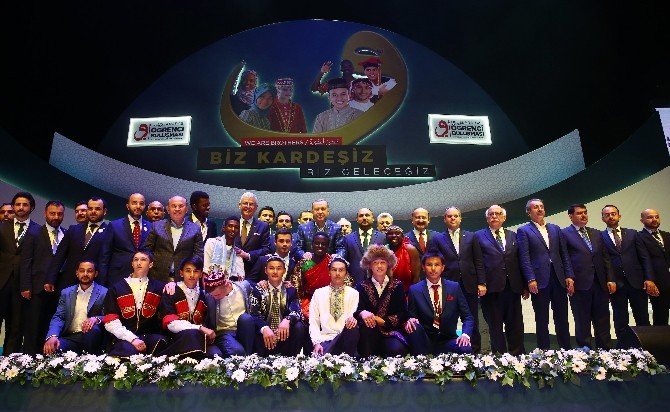 Dünya Gençlerinden Cumhurbaşkanı Erdoğan’a Anlamlı Hediye