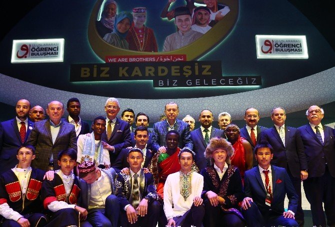Dünya Gençlerinden Cumhurbaşkanı Erdoğan’a Anlamlı Hediye