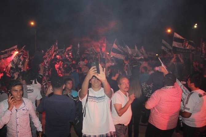 Gaziantep’te Beşiktaş’ın Şampiyonluğu Doyasıya Kutlandı