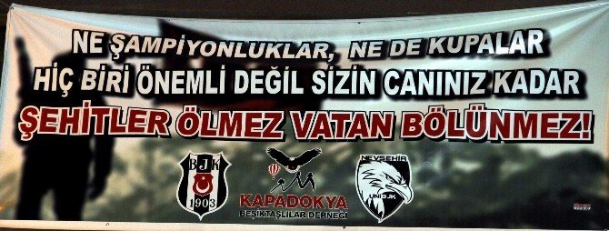 Beşiktaş Taraftarlarından Duygulandıran Pankart