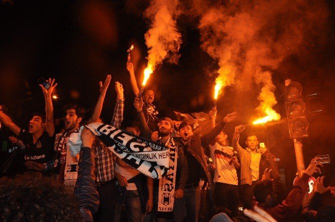 Kars’ta Beşiktaşlılar Sokağa Döküldü