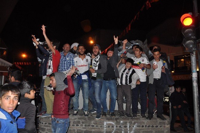 Kars’ta Beşiktaşlılar Sokağa Döküldü