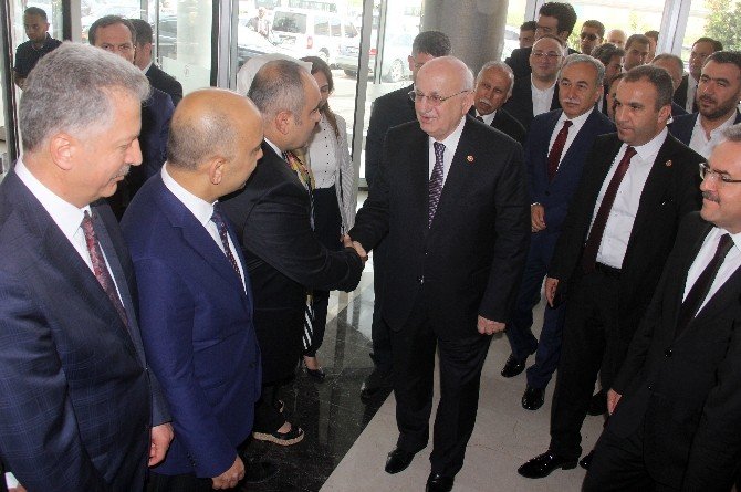 Tbmm Başkanı Kahraman: "Büyük Başın Derdi Büyük Olur"