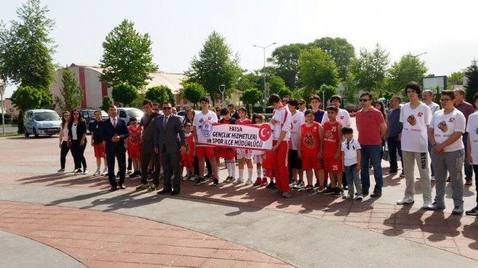 Gençlik Haftası Gençlik Yürüyüşüyle Başladı