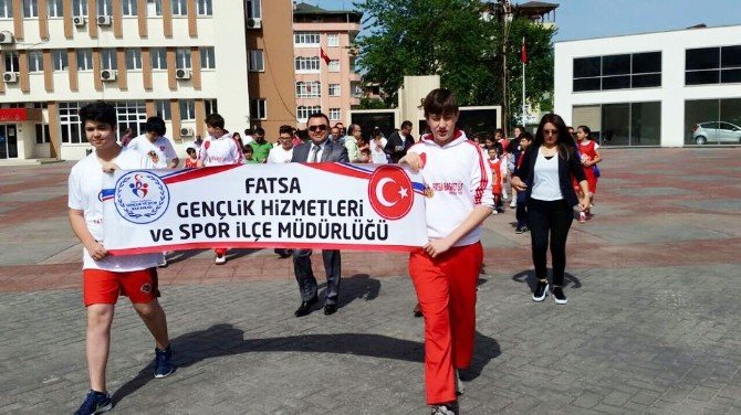 Gençlik Haftası Gençlik Yürüyüşüyle Başladı