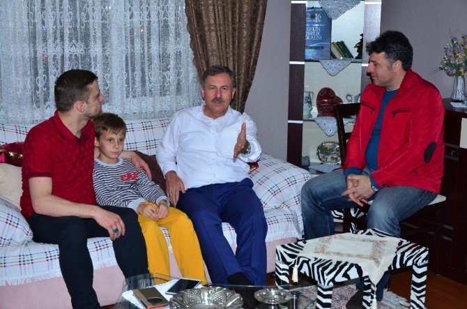 Kavukçu’ya Selçuk Özdağ Sahip Çıktı