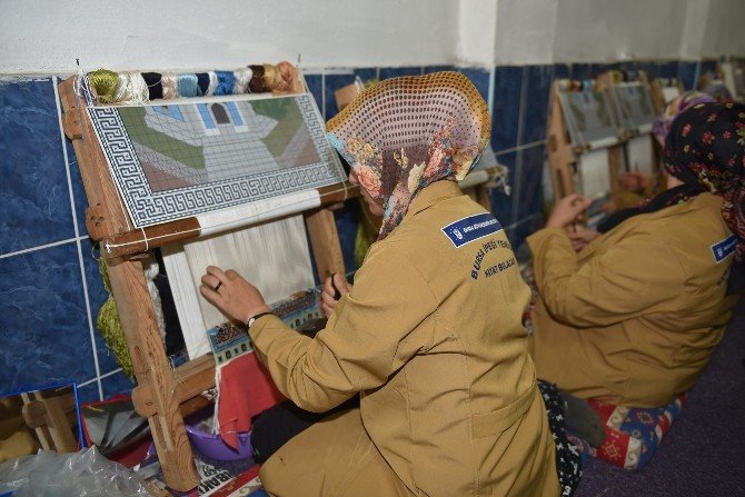 Çapa Tutan Eller İpeğe Hayat Veriyor