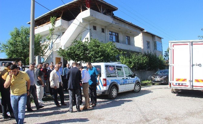 Lise Öğrencisi Evinde Ölü Bulundu
