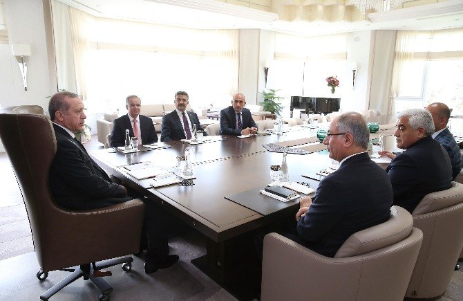 Cumhurbaşkanı Erdoğan, Kilis Valisi Ve Beraberindeki Heyeti Kabul Etti