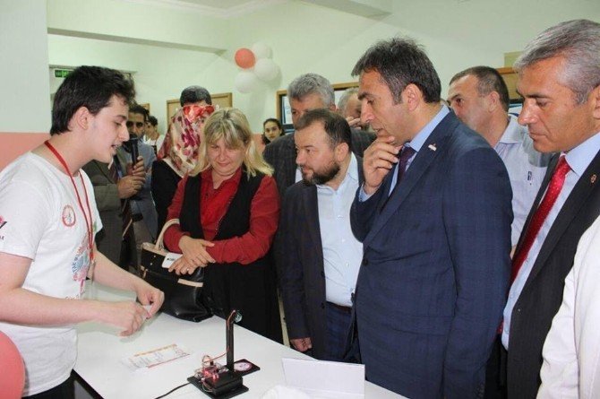 Fen Lisesi’nden Tübitak 4006 Bilim Fuarı