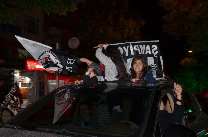 Beşiktaş’ın Erken Gelen Şampiyonluğu Afyonkarahisar’da Da Kutlandı