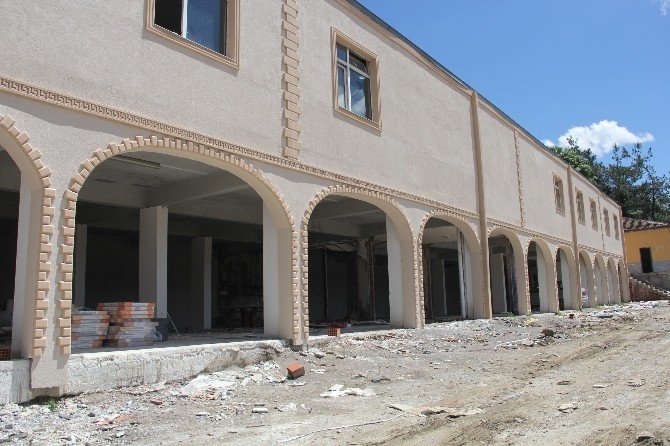 Kavak’ta Düğün Salonu Ve Pazar Yerinde Çalışmalar Hız Kazandı