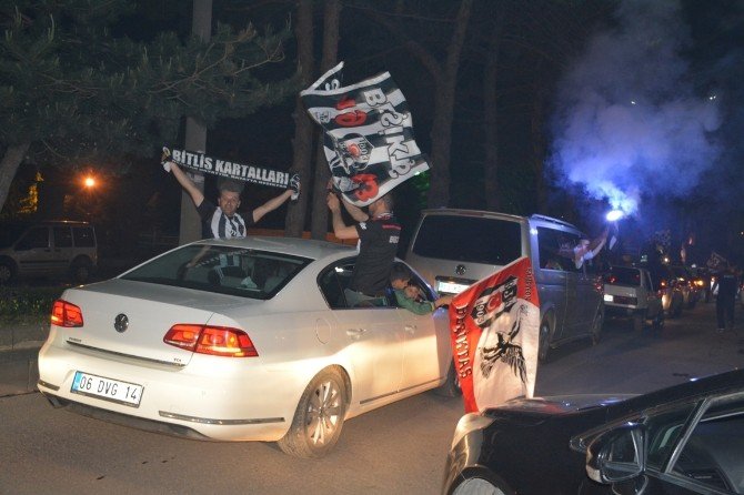 Beşiktaş Taraftarı Tatvan’da Şampiyonluğu Kutladı